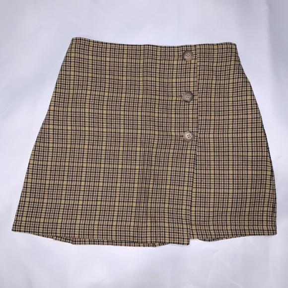 American Eagle Outfitters Dresses & Skirts - AE Plaid Skirt with button details Size M